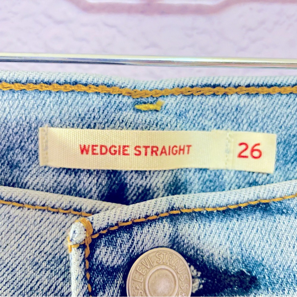 Levi’s Wedgie Straight Leg women’s size 26